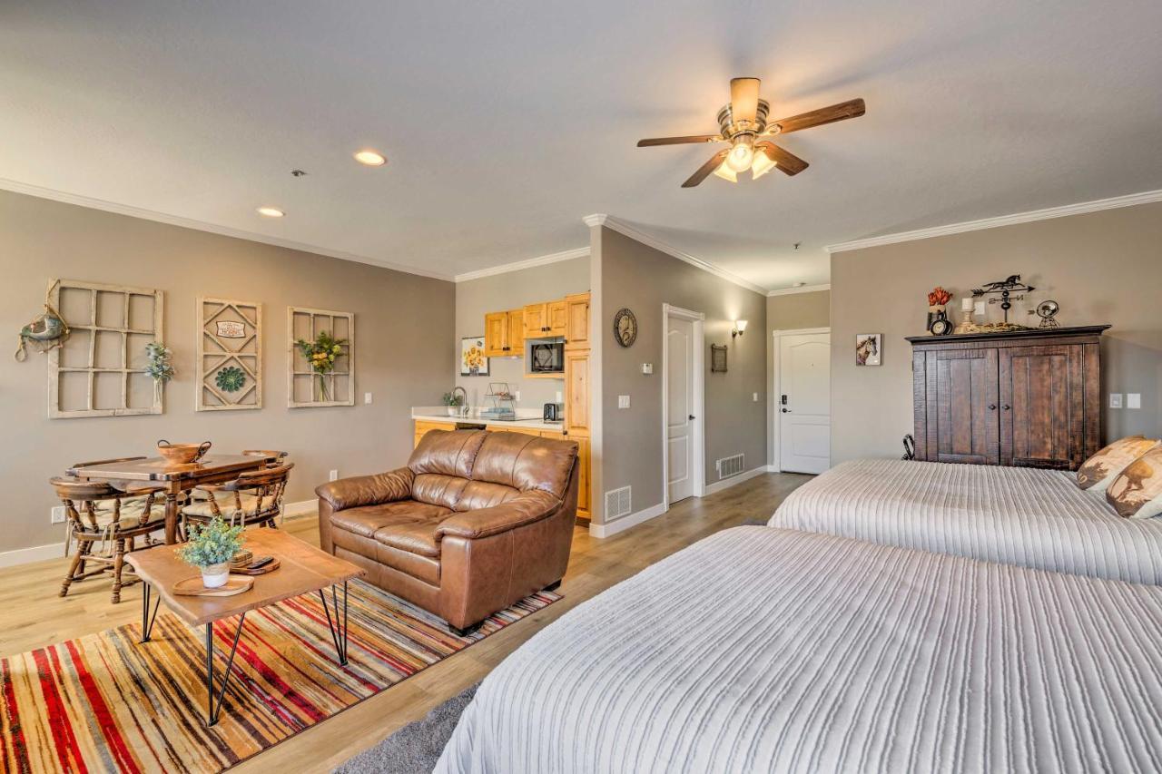 Large, Cozy Midway Studio With Mountain Views! Luaran gambar
