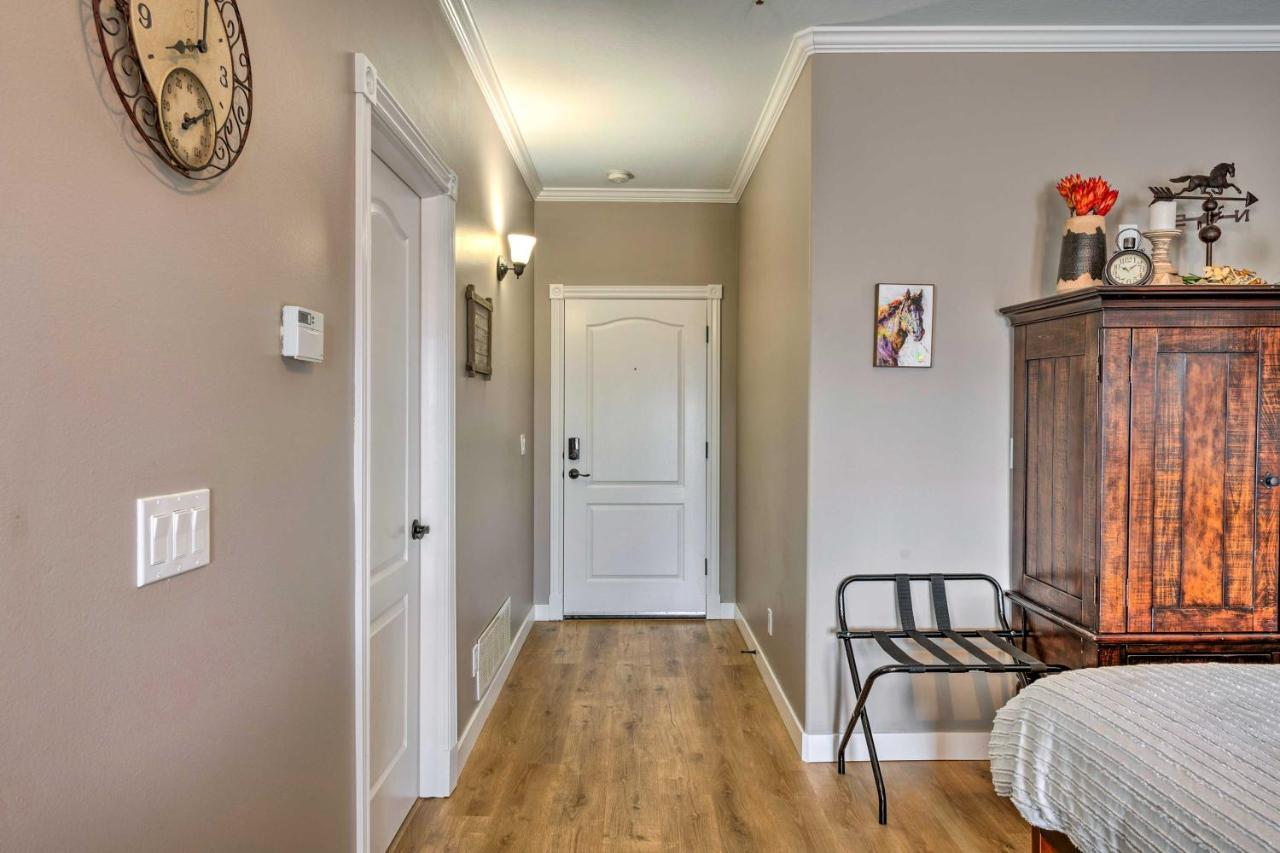 Large, Cozy Midway Studio With Mountain Views! Luaran gambar