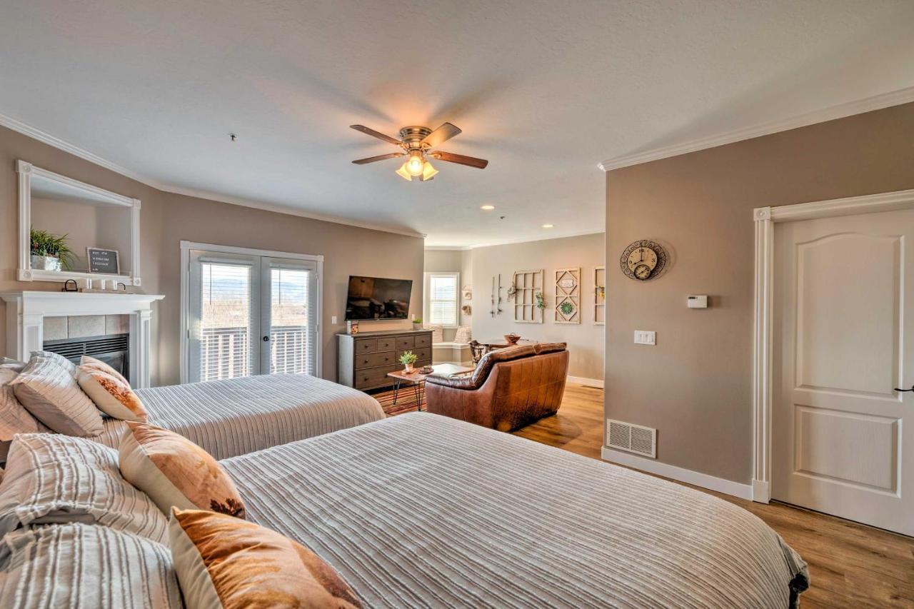 Large, Cozy Midway Studio With Mountain Views! Luaran gambar