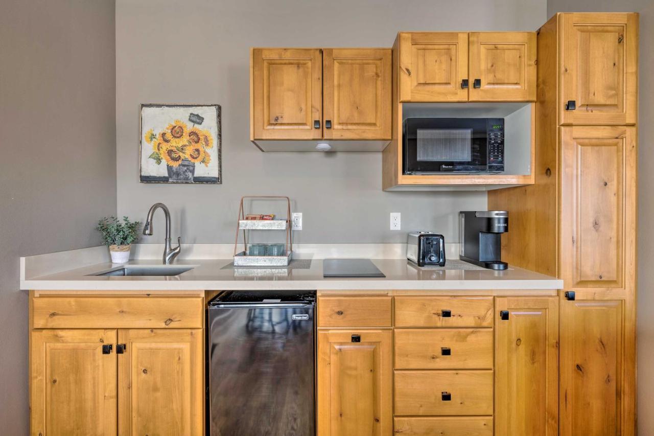 Large, Cozy Midway Studio With Mountain Views! Luaran gambar