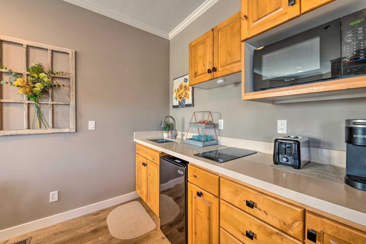 Large, Cozy Midway Studio With Mountain Views! Luaran gambar