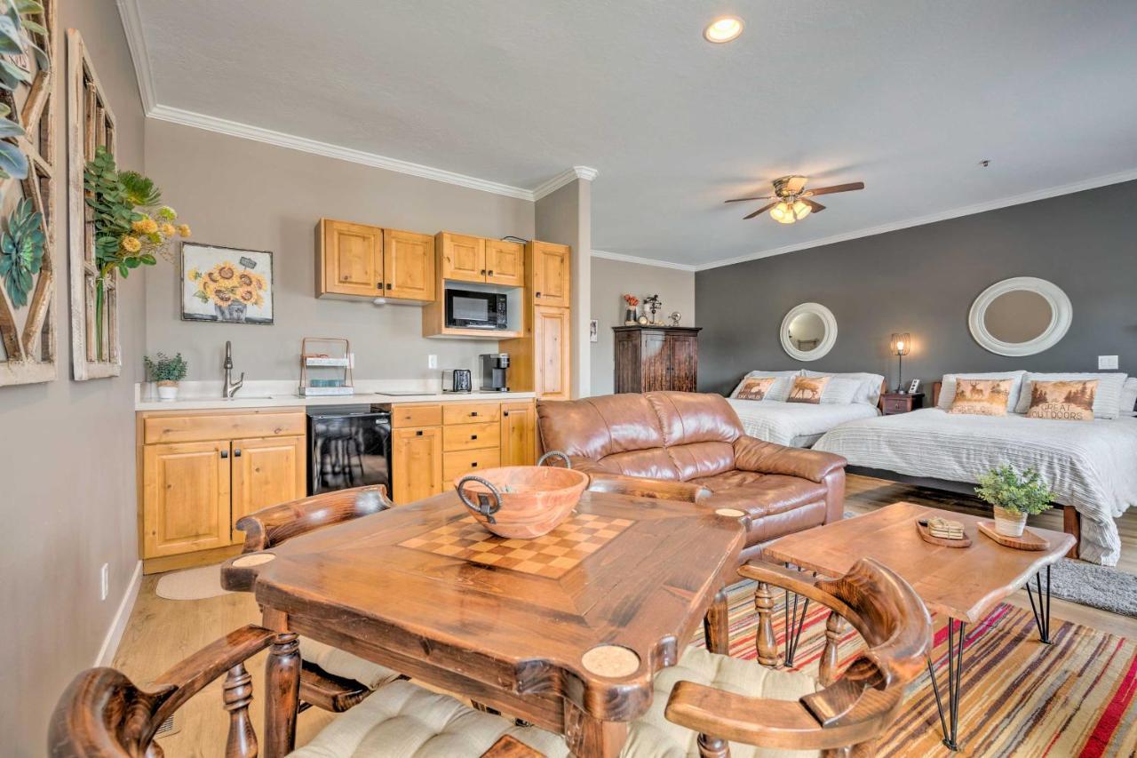 Large, Cozy Midway Studio With Mountain Views! Luaran gambar